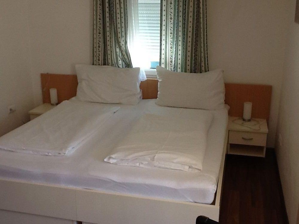 Pension Casa Topolino Винер-Нойштадт Экстерьер фото